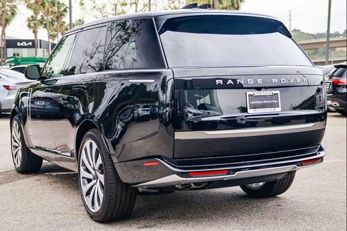 Black 2026 Land Rover Range Rover P530 SE