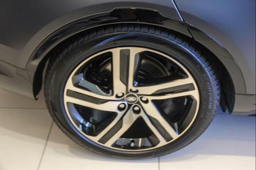 2026 Land Rover Discovery Tempest Edition