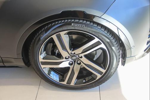 2026 Land Rover Discovery Tempest Edition