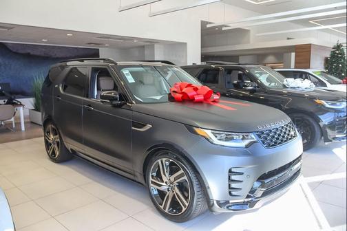 2026 Land Rover Discovery Tempest Edition