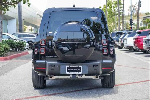 Santorini Black Metallic 2026 Land Rover Defender P400 X-Dynamic SE