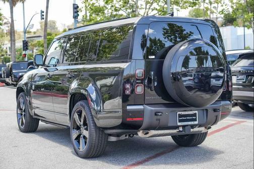 Santorini Black Metallic 2026 Land Rover Defender P400 X-Dynamic SE