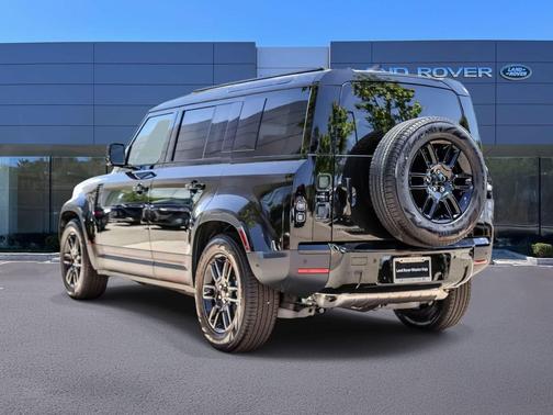 Santorini Black Metallic 2026 Land Rover Defender P300 S