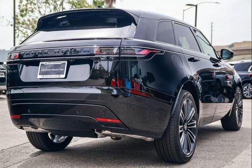 Santorini Black Metallic 2026 Land Rover Range Rover Velar P400 Dynamic SE