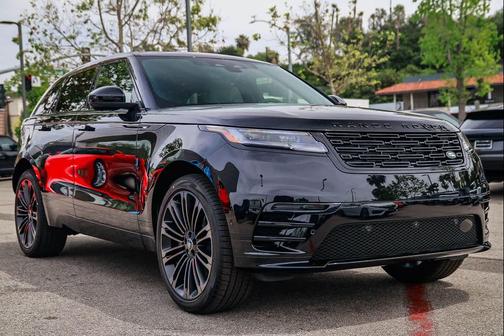 Santorini Black Metallic 2026 Land Rover Range Rover Velar P400 Dynamic SE