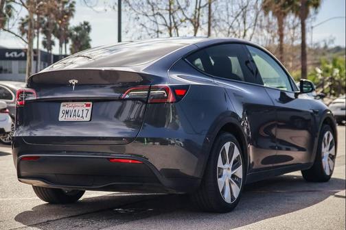 2024 Tesla Model Y Long Range Single Motor Rear-Wheel Drive