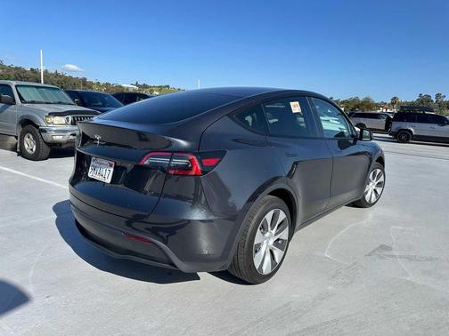 2024 Tesla Model Y Long Range Single Motor Rear-Wheel Drive