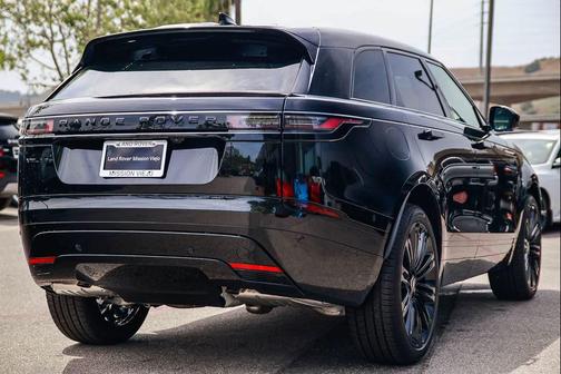 Santorini Black Metallic 2026 Land Rover Range Rover Velar P400 Dynamic SE