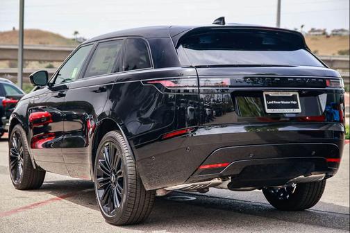 Santorini Black Metallic 2026 Land Rover Range Rover Velar P400 Dynamic SE