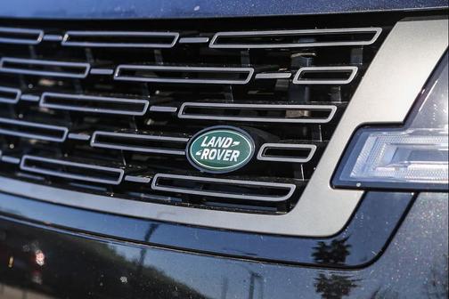 2026 Land Rover Range Rover P550e SE