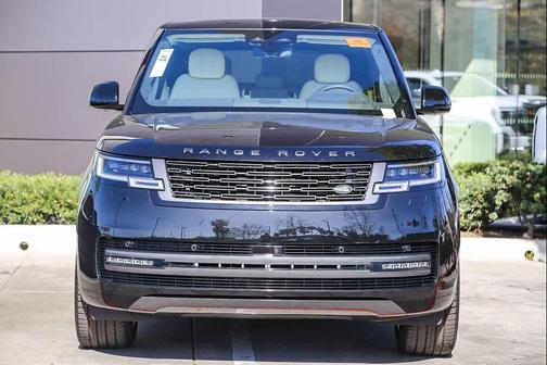 2026 Land Rover Range Rover P550e SE