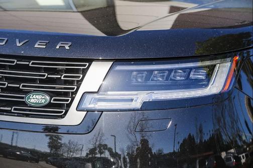 2026 Land Rover Range Rover P550e SE