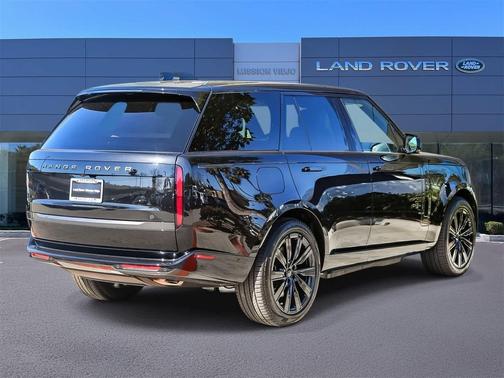 2026 Land Rover Range Rover P550e SE