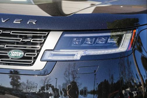 2026 Land Rover Range Rover P550e SE