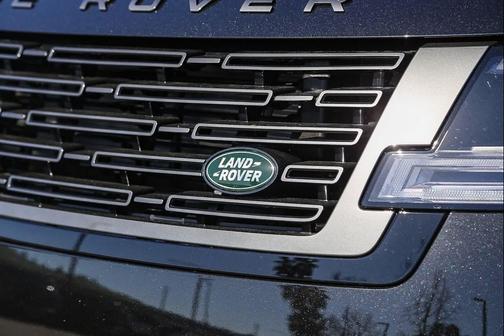 2026 Land Rover Range Rover P550e SE