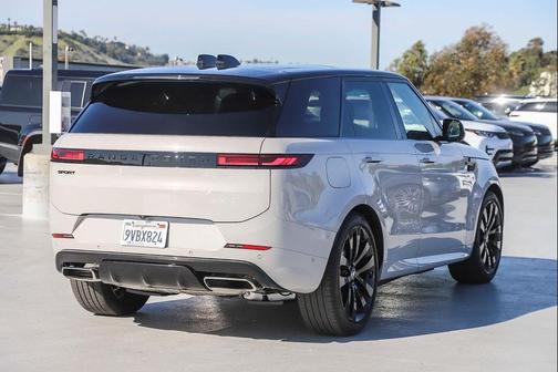 2025 Land Rover Range Rover Sport SE