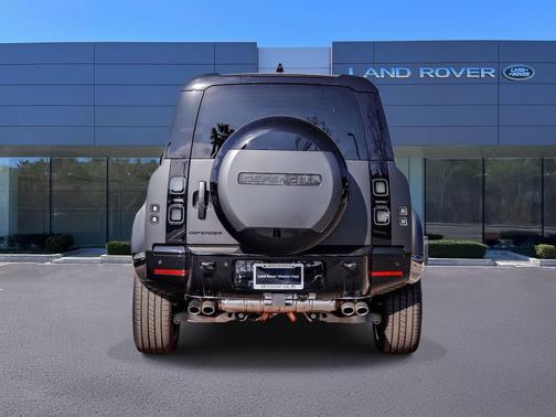 2026 Land Rover Defender 110 V8