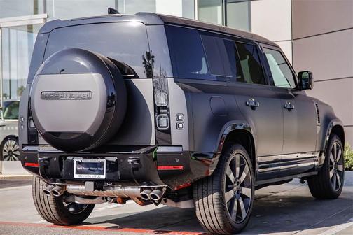 2026 Land Rover Defender 110 V8