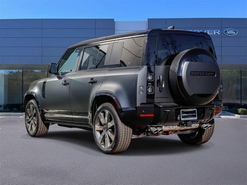 2026 Land Rover Defender 110 V8