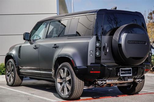 2026 Land Rover Defender 110 V8