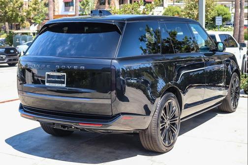 Black 2026 Land Rover Range Rover P400 SE 7 Seat