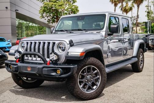 Billet Silver Metallic Clearcoat 2021 Jeep Gladiator Overland