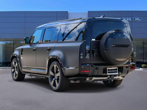Santorini Black Metallic 2026 Land Rover Defender P400 X-Dynamic SE