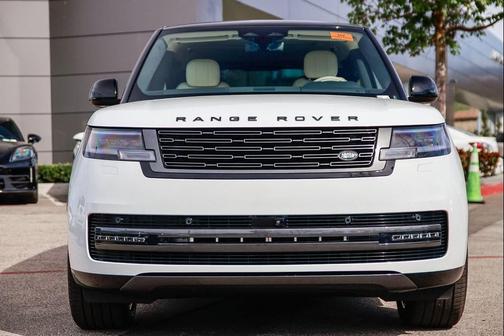 2026 Land Rover Range Rover P550e SE