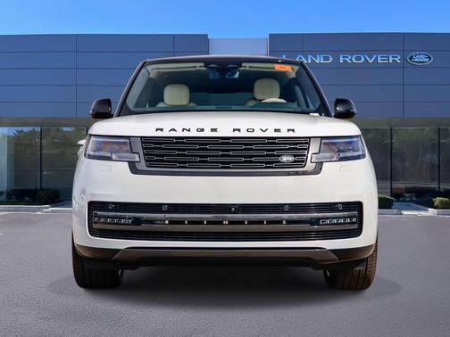 2026 Land Rover Range Rover P550e SE