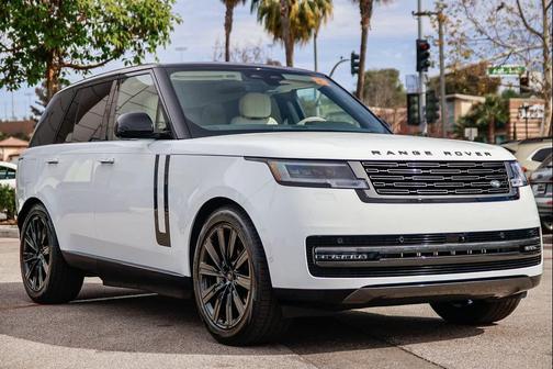 2026 Land Rover Range Rover P550e SE
