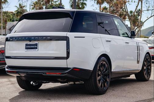 2026 Land Rover Range Rover P550e SE