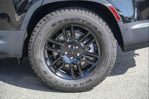 Santorini Black Metallic 2026 Land Rover Defender P300 S