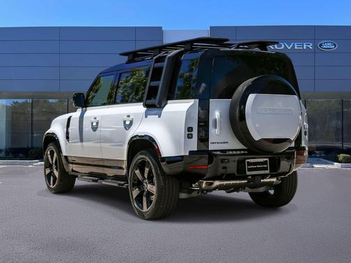 Fuji White 2026 Land Rover Defender P400 X-Dynamic SE