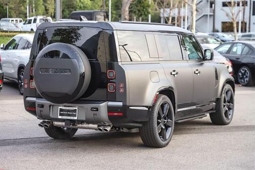 2026 Land Rover Defender V8