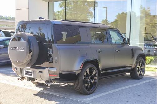 2026 Land Rover Defender V8