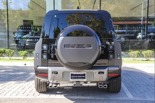2026 Land Rover Defender V8