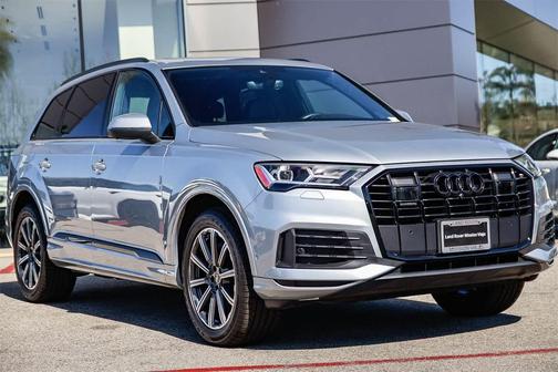 2023 Audi Q7 45 Premium Plus
