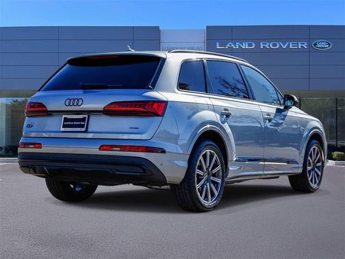 2023 Audi Q7 45 Premium Plus