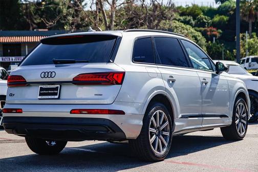 2023 Audi Q7 45 Premium Plus