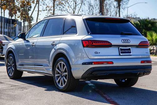 2023 Audi Q7 45 Premium Plus