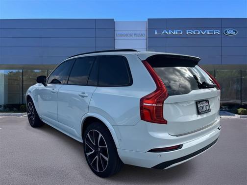 2023 Volvo XC90 Recharge Plug-In Hybrid T8 Ultimate Dark Theme 7-Seater