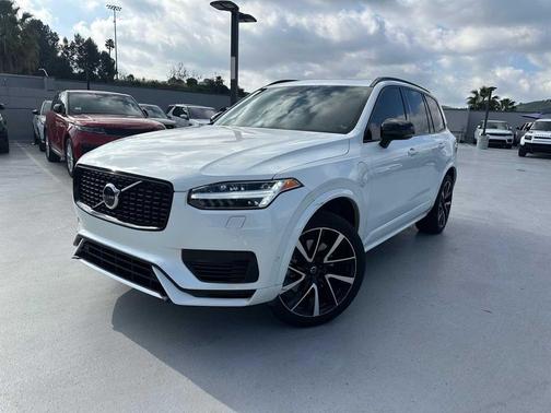 2023 Volvo XC90 Recharge Plug-In Hybrid T8 Ultimate Dark Theme 7-Seater
