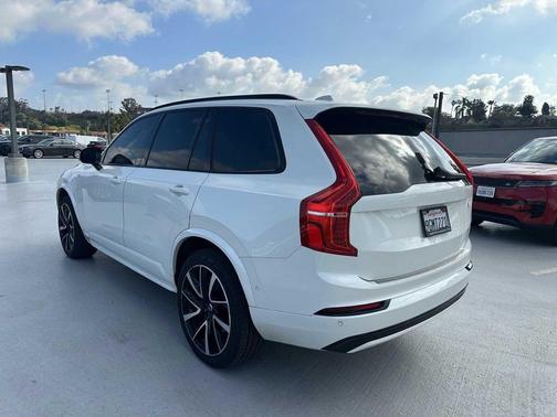 2023 Volvo XC90 Recharge Plug-In Hybrid T8 Ultimate Dark Theme 7-Seater