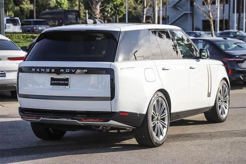 2026 Land Rover Range Rover P530 SE