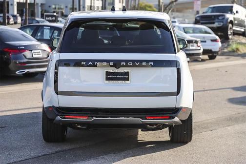2026 Land Rover Range Rover P530 SE