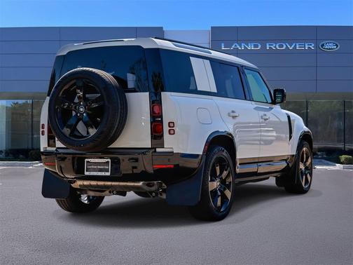 2025 Land Rover Defender 110 P400 X-Dynamic SE