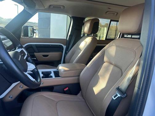 2025 Land Rover Defender 110 P400 S