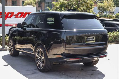 2025 Land Rover Range Rover P550e SE