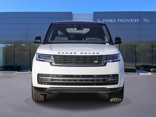 2026 Land Rover Range Rover P550e SE