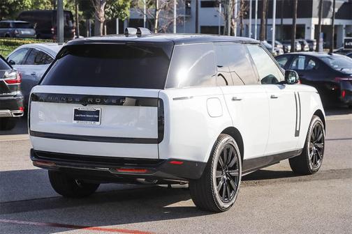 2026 Land Rover Range Rover P550e SE